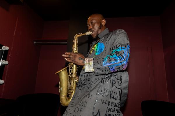 SEUN KUTI Roxy Portraits 04 BLS